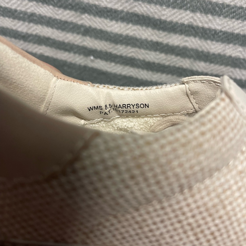 DV by Dolce Vita Harryson Cream and Tan Sneakers with Minimalist Design Size 8.5 - Picture 4 of 5